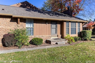 1860 Christy Ct, Rochester Hills, MI 48309