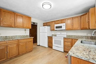 11 Minuteman Way, Shrewsbury, MA 01545