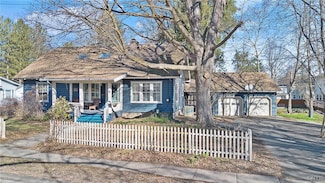 20 Downer St, Baldwinsville, NY 13027