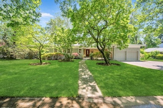 37 Somerset Dr S, Great Neck, NY 11020