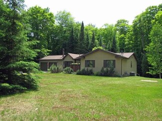 8287 Maplewood Ct, Sayner, WI 54560