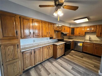 10445 Briarbend Dr Unit 1, Saint Louis, MO 63146