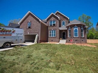 2 Locust St, Clarksville, TN 37042