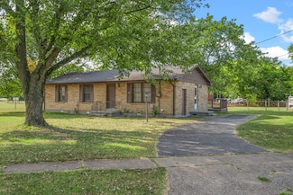 601 Evergreen Park Dr, Hopkinsville, KY 42240