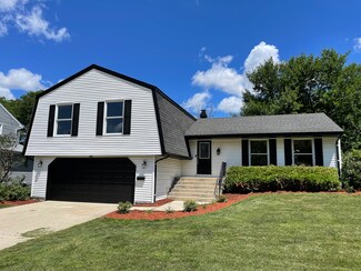55 N Walnut Ln, Schaumburg, IL 60194