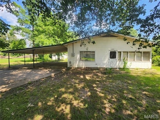 490 1st St, Qulin, MO 63961