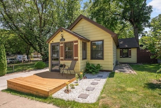 1104 5th St E, Saint Paul, MN 55106