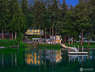 11710 Arrow Point Dr NE, Bainbridge Island, WA 98110