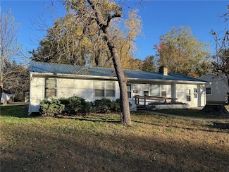 412 N Prewitt St, Nevada, MO 64772