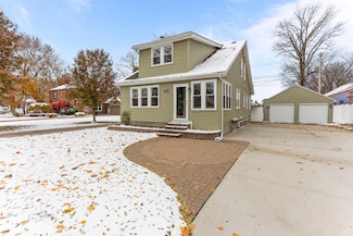 38 Riverside Dr, Mount Clemens, MI 48043