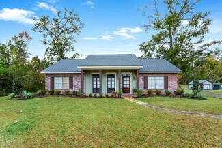 319 S Perkins Ferry Rd, Lake Charles, LA 70611