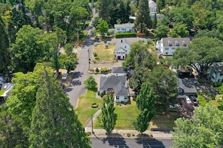 1332 E Main St, Medford, OR 97504