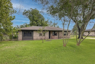 229 Burkett St, Richwood, TX 77531