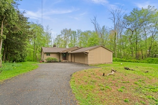 27 Adams Rd, Bloomfield, CT 06002