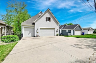 11 U St, Lees Summit, MO 64086