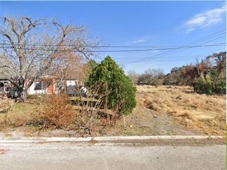 811 S Buchanan St, Beeville, TX 78102