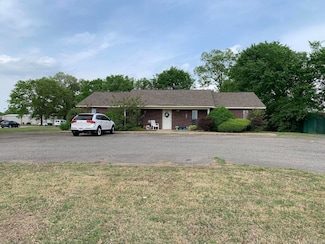 1311 E 16th St, Russellville, AR 72802