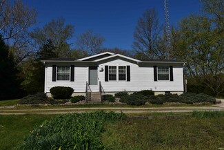 887 E Riverdale Park Ln, Winamac, IN 46996