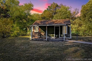 902 N Industrial Ave, Sand Springs, OK 74063