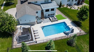 2762 NW 166th Ct, Clive, IA 50325