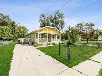 725 SE 9th St, Des Moines, IA 50309