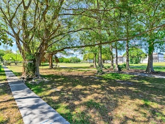 8401 Lagos de Campo Blvd Unit V210, Tamarac, FL 33321