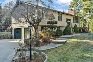 3 Pond View Ct, West Greenwich, RI 02817