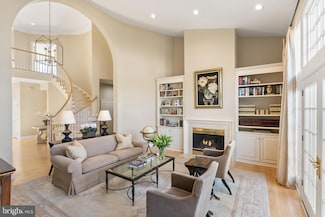 7440 Old Maple Square, McLean, VA 22102