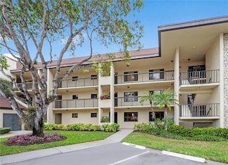 415 Augusta Blvd Unit 311, Naples, FL 34113