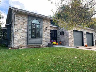 965 Hillcrest Cir, Platteville, WI 53818