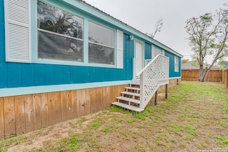 805 Bowen St, Pleasanton, TX 78064