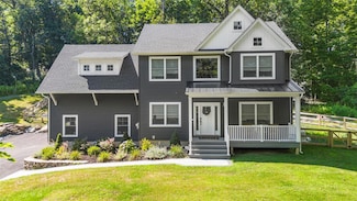 61 Deblock Rd, New Hampton, NY 10958