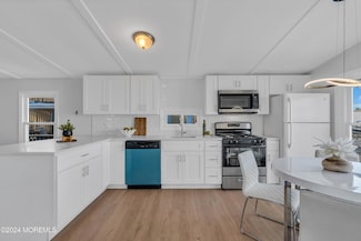 15 John St, Keansburg, NJ 07734