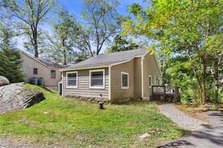 9 Oakdale Rd, Putnam Valley, NY 10579