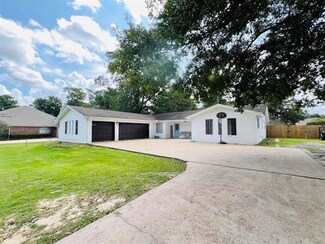 1920 Limerick Dr, Vidor, TX 77662