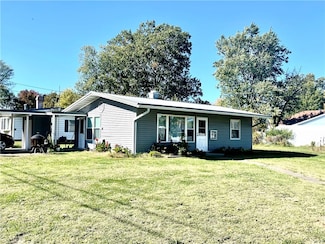 912 S 6th St, Marshall, IL 62441