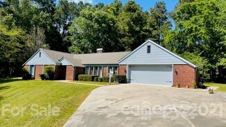 211 Williamsburg Ln, Wadesboro, NC 28170