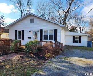 1003 Glendale St, Benton, IL 62812