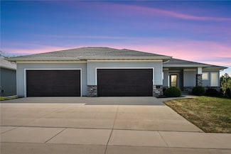6127 Rapids Ridge Rd NE, Cedar Rapids, IA 52411