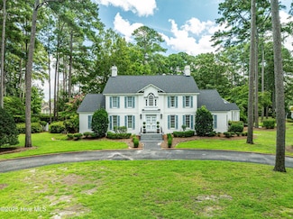 611 Queen Annes Rd, Greenville, NC 27858