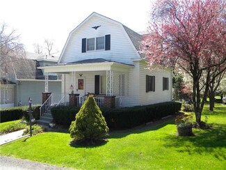 7 E Franklin Ave, Irwin, PA 15642