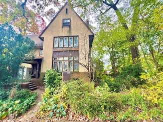 1-34 71st Ave, Flushing, NY 11375