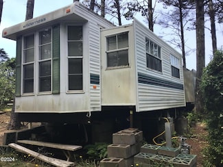 3700 N Hwy 101 Unit 77, Depoe Bay, OR 97341