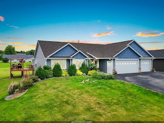 461 Glenview Way, Little Suamico, WI 54141