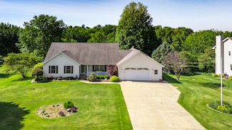 9575 E Marquand Dr, Rochelle, IL 61068