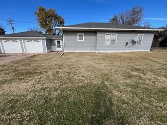 412 S 1st St, Bushton, KS 67427