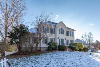 11 Quaker Ln, Seabrook, NH 03874
