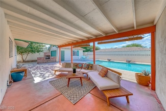 1721 E Oakey Blvd, Las Vegas, NV 89104