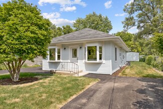 251 Hoxie Ave, Elgin, IL 60123