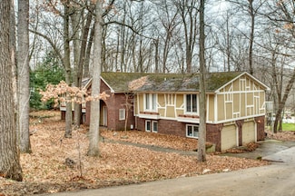 7356 Treeline Dr SE, Grand Rapids, MI 49546